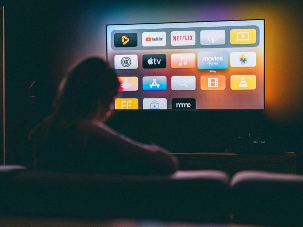 Melhores aplicativos para assistir filmes e séries online grátis 2023